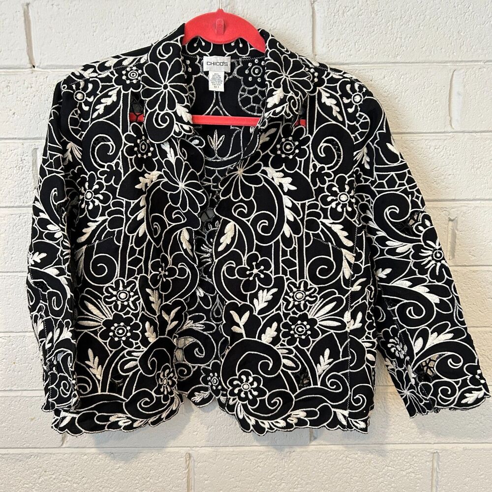 #8275 CHICO'S BLACK LACE BACK DINNER JACKET SIZE 2